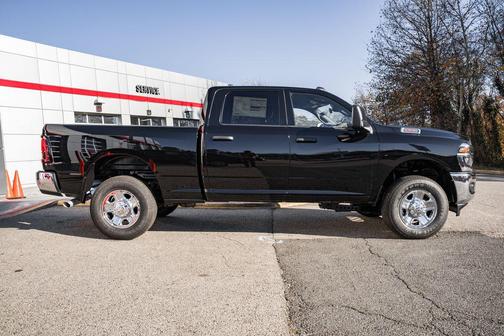 2026 RAM 2500 Tradesman Crew Cab 4x4 6'4' Box