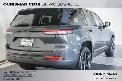 Baltic Gray Metallic Clearcoat 2023 Jeep Grand Cherokee Altitude