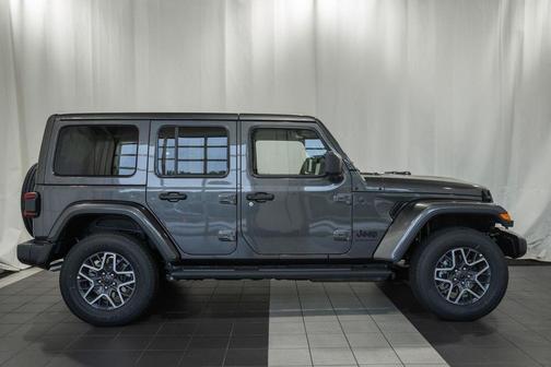 Granite Crystal Metallic Clearcoat 2026 Jeep Wrangler 4-Door Sahara 4x4