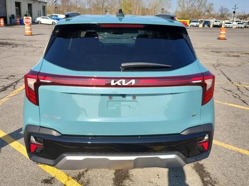 Pluton Blue 2024 Kia Seltos EX