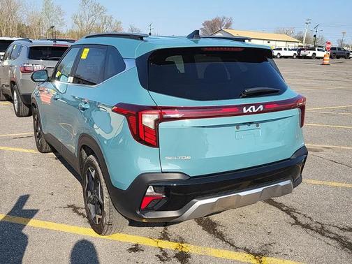 Pluton Blue 2024 Kia Seltos EX
