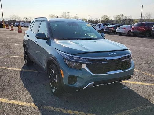 Pluton Blue 2024 Kia Seltos EX