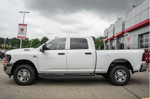 2025 RAM 2500 Tradesman Crew Cab 4x4 6'4' Box