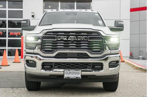 2025 RAM 2500 Tradesman Crew Cab 4x4 6'4' Box
