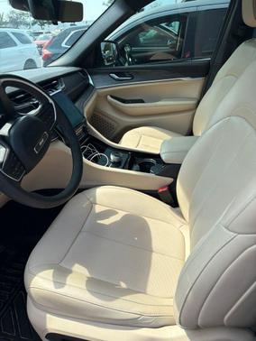 Bright White Clearcoat 2023 Jeep Grand Cherokee L Limited