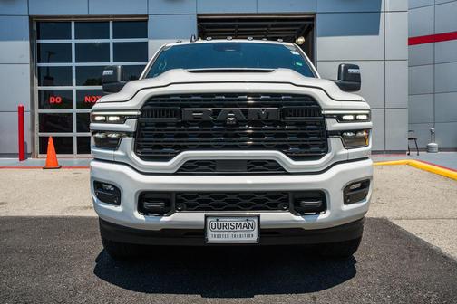 Bright White Clearcoat 2026 RAM 2500 Limited Crew Cab 4x4 6'4' Box