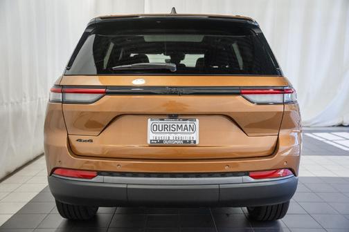 Copper Shino Metallic Clearcoat 2027 Jeep Grand Cherokee Limited
