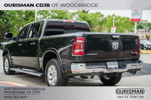 Diamond Black Crystal Pearlcoat 2022 RAM 1500 Laramie