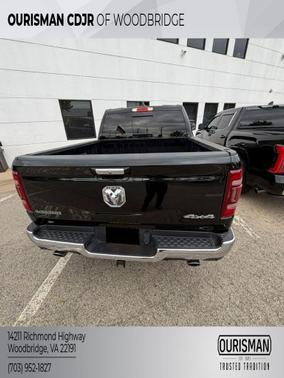 Diamond Black Crystal Pearlcoat 2022 RAM 1500 Laramie
