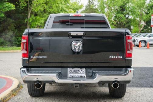 Diamond Black Crystal Pearlcoat 2022 RAM 1500 Laramie