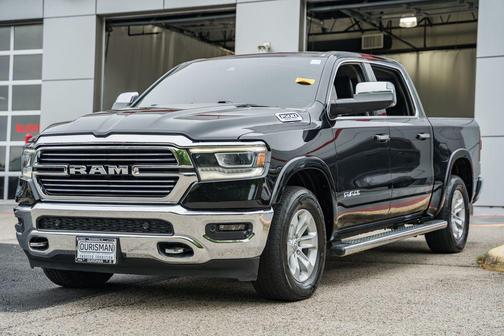 Diamond Black Crystal Pearlcoat 2022 RAM 1500 Laramie