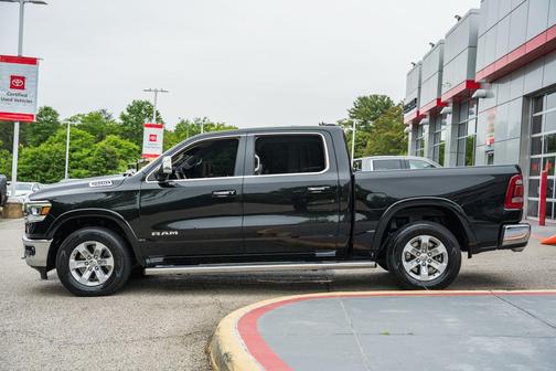 Diamond Black Crystal Pearlcoat 2022 RAM 1500 Laramie