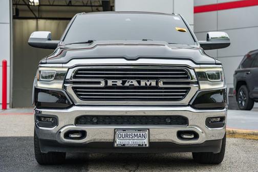 Diamond Black Crystal Pearlcoat 2022 RAM 1500 Laramie