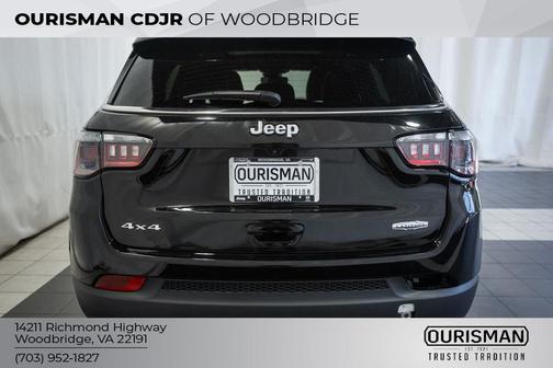 Diamond Black Crystal Pearlcoat 2025 Jeep Compass Latitude