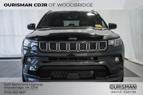 Diamond Black Crystal Pearlcoat 2025 Jeep Compass Latitude