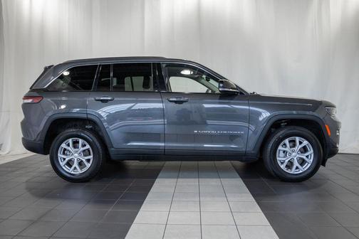 Baltic Gray Metallic Clearcoat 2023 Jeep Grand Cherokee Limited