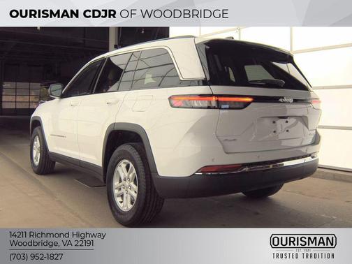 Bright White Clearcoat 2024 Jeep Grand Cherokee Laredo
