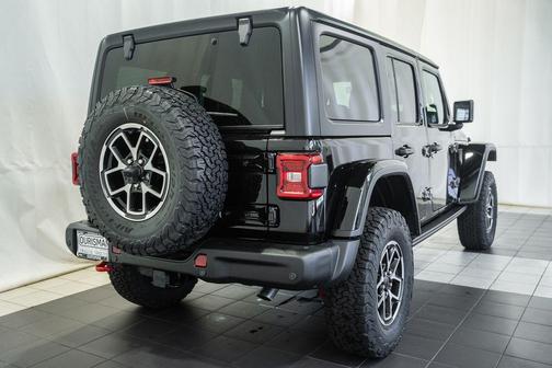 Black Clearcoat 2026 Jeep Wrangler Rubicon