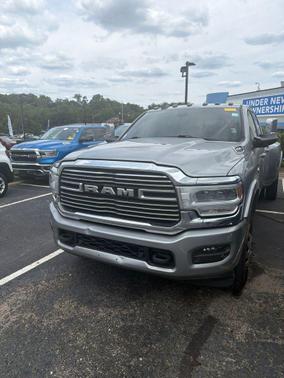 Billet Silver Metallic Clearcoat 2022 RAM 3500 Laramie Crew Cab 4x4 8' Box