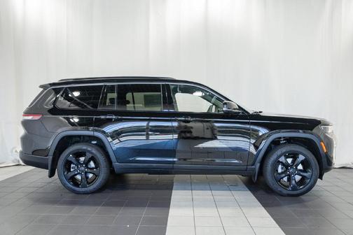 High Gloss Black 2027 Jeep Grand Cherokee L Limited