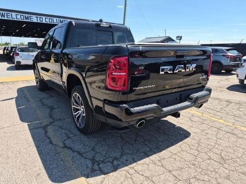 Diamond Black Crystal Pearlcoat 2025 RAM 1500 ST