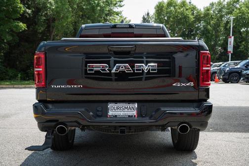 Diamond Black Crystal Pearlcoat 2025 RAM 1500 ST