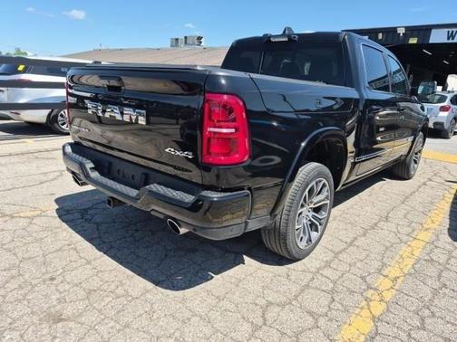 Diamond Black Crystal Pearlcoat 2025 RAM 1500 ST