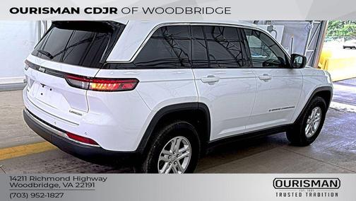 Bright White Clearcoat 2023 Jeep Grand Cherokee Laredo