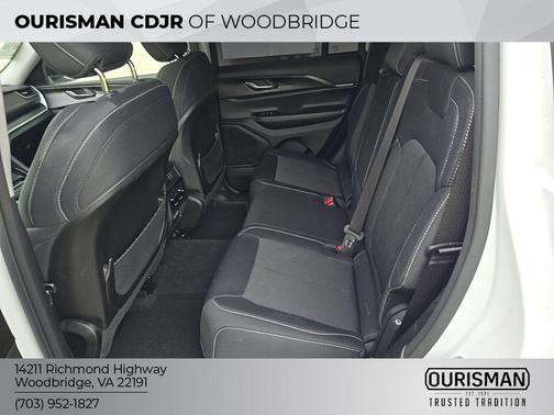 Bright White Clearcoat 2023 Jeep Grand Cherokee Laredo
