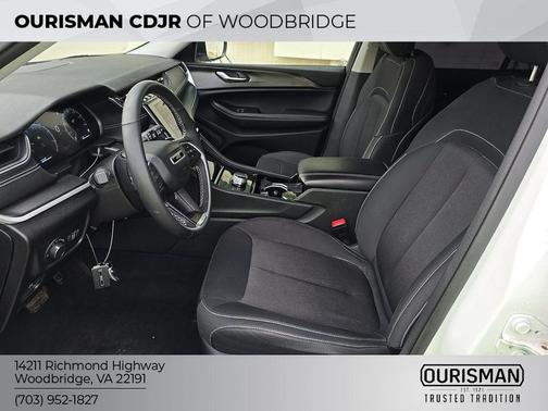 Bright White Clearcoat 2023 Jeep Grand Cherokee Laredo