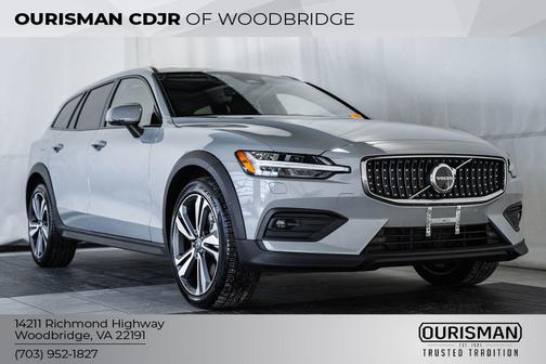 2025 Volvo V60 Cross Country Plus, B5 AWD Gas (mild hybrid)