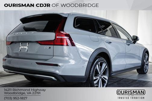 2025 Volvo V60 Cross Country Plus, B5 AWD Gas (mild hybrid)
