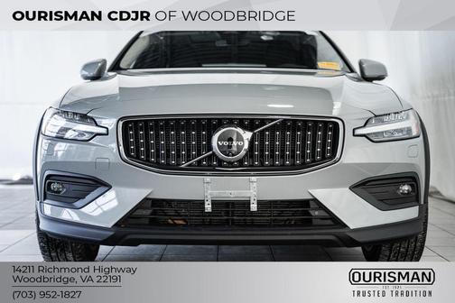 2025 Volvo V60 Cross Country Plus, B5 AWD Gas (mild hybrid)