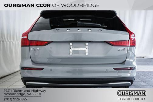 2025 Volvo V60 Cross Country Plus, B5 AWD Gas (mild hybrid)
