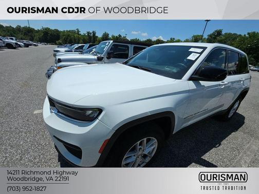 Bright White Clearcoat 2023 Jeep Grand Cherokee Laredo