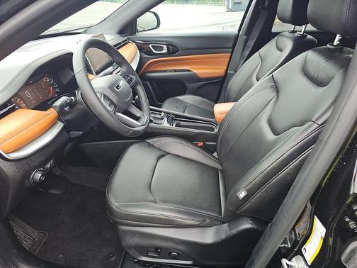 Diamond Black Crystal Pearlcoat 2025 Jeep Compass Limited