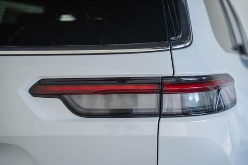 Bright White Clearcoat 2026 Jeep Grand Cherokee L Laredo