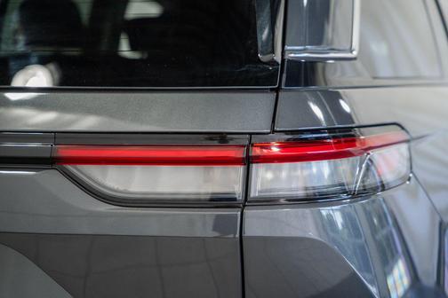 Baltic Gray Metallic Clearcoat 2023 Jeep Grand Cherokee Laredo