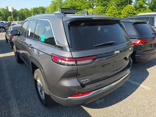 Gray Metallic 2023 Jeep Grand Cherokee Laredo