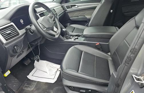 Gray 2022 Volkswagen Atlas Cross Sport 3.6L V6 SE w/Technology