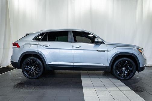 Gray 2022 Volkswagen Atlas Cross Sport 3.6L V6 SE w/Technology