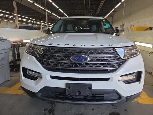 Oxford White 2021 Ford Explorer XLT