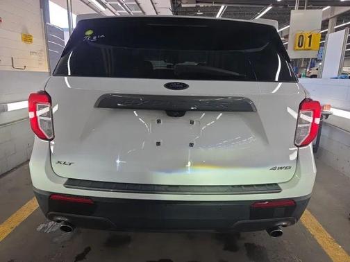 Oxford White 2021 Ford Explorer XLT