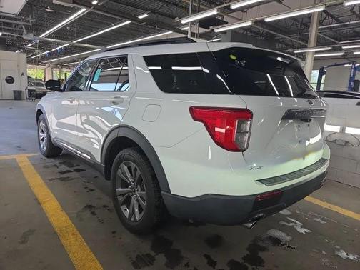 Oxford White 2021 Ford Explorer XLT