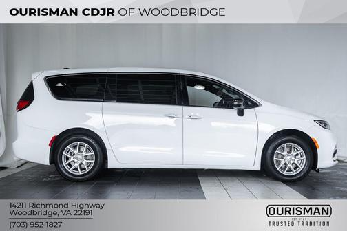 Bright White Clearcoat 2025 Chrysler Pacifica L