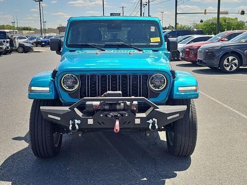 Bikini Pearl Coat 2024 Jeep Wrangler 4xe Sport S