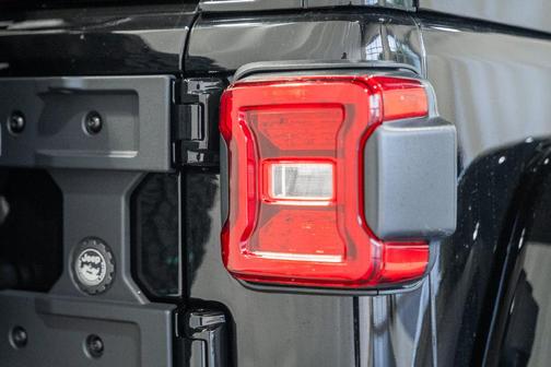 Black Clearcoat 2027 Jeep Wrangler Rubicon