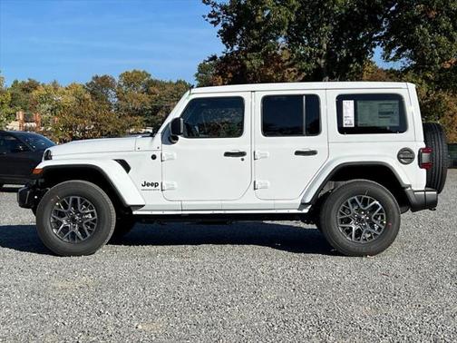 2025 Jeep Wrangler 4-Door Sahara 4x4