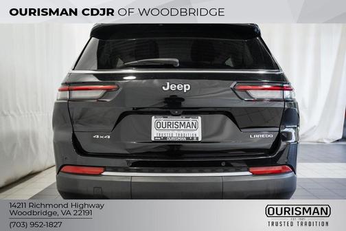 Diamond Black Crystal Pearlcoat 2023 Jeep Grand Cherokee L Laredo