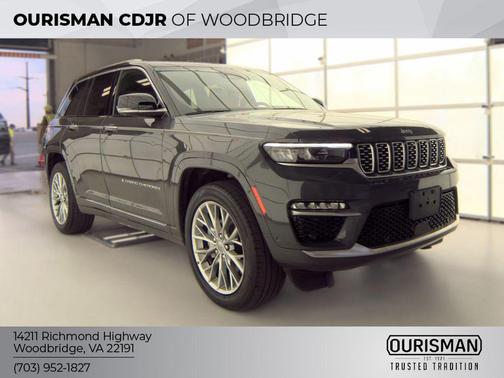 Diamond Black Crystal Pearlcoat 2023 Jeep Grand Cherokee L Laredo
